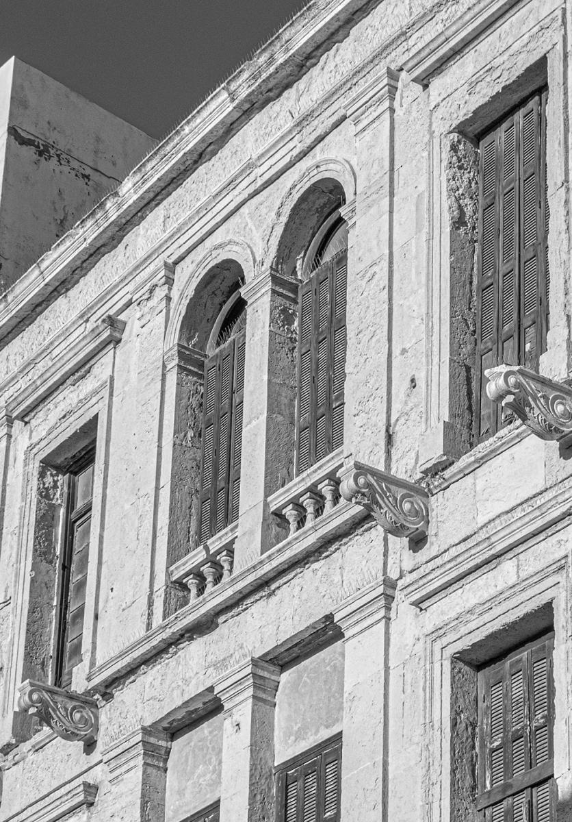 Black n White -Heraklion