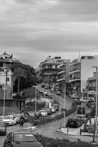 Black n White -Heraklion