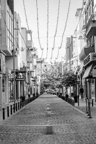 Black n White -Heraklion